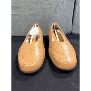 Mushrooms Womens Tan Perforated Slip-On Loafers 8M New In Box Comfort